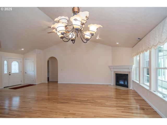 204 RAINBOW RIDGE Ave, Roseburg, OR 97471