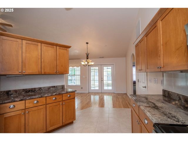 204 RAINBOW RIDGE Ave, Roseburg, OR 97471