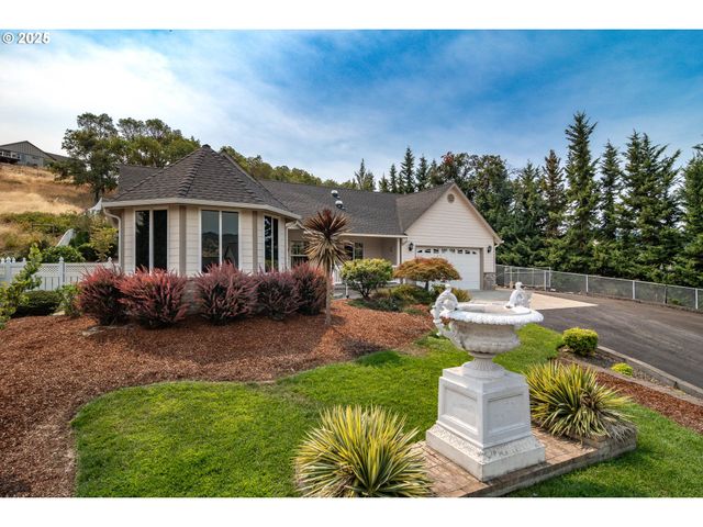 204 RAINBOW RIDGE Ave, Roseburg, OR 97471