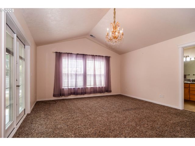 204 RAINBOW RIDGE Ave, Roseburg, OR 97471