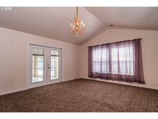 204 RAINBOW RIDGE Ave, Roseburg, OR 97471