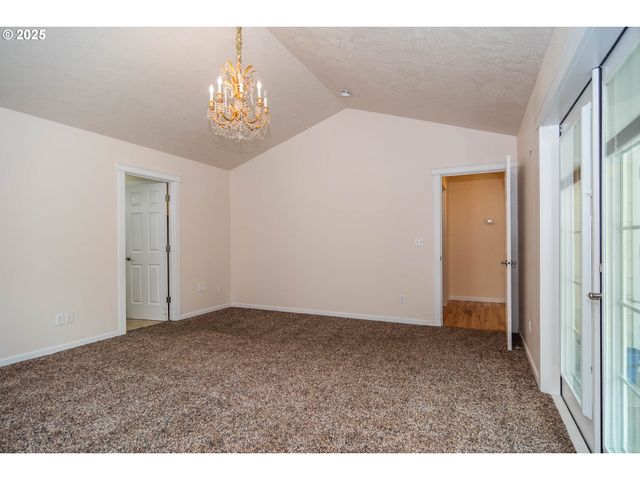 204 RAINBOW RIDGE Ave, Roseburg, OR 97471