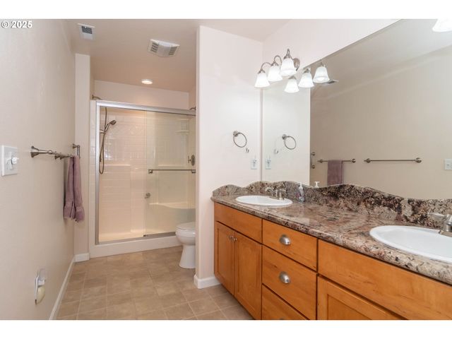 204 RAINBOW RIDGE Ave, Roseburg, OR 97471