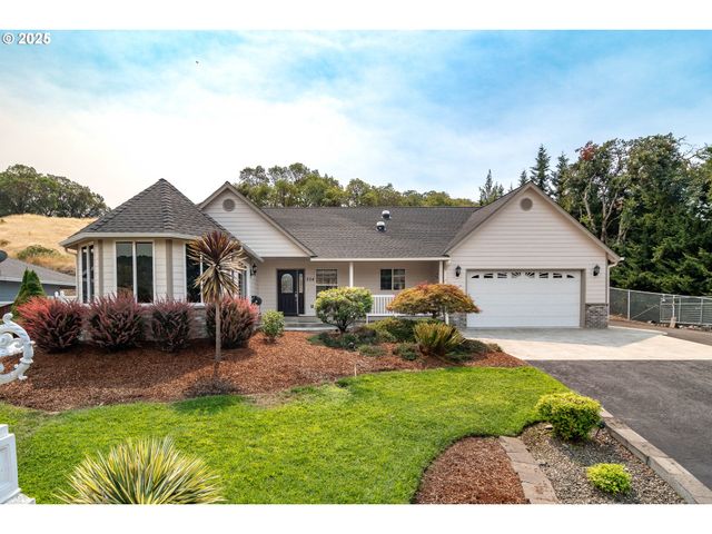 204 RAINBOW RIDGE Ave, Roseburg, OR 97471