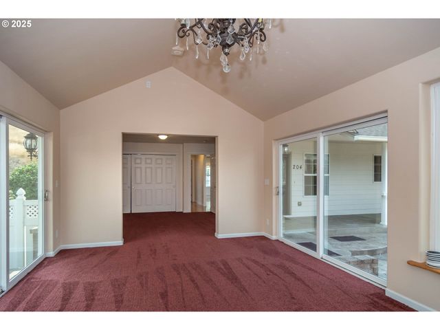 204 RAINBOW RIDGE Ave, Roseburg, OR 97471