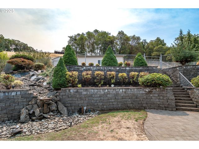 204 RAINBOW RIDGE Ave, Roseburg, OR 97471