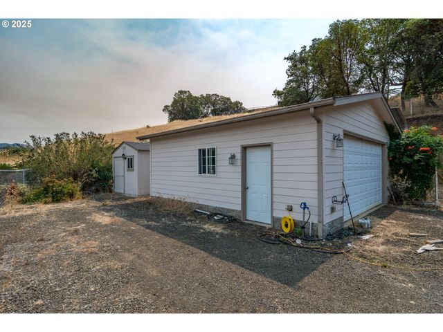204 RAINBOW RIDGE Ave, Roseburg, OR 97471