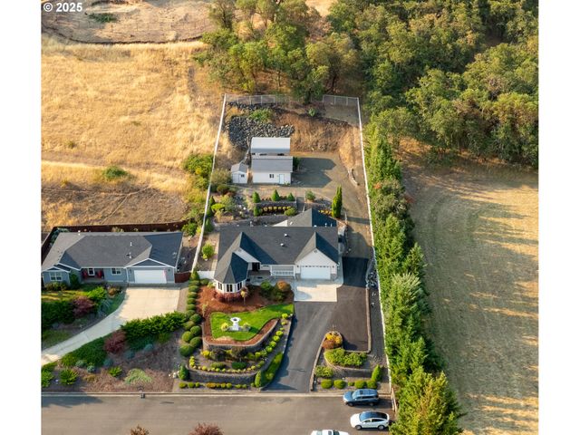 204 RAINBOW RIDGE Ave, Roseburg, OR 97471