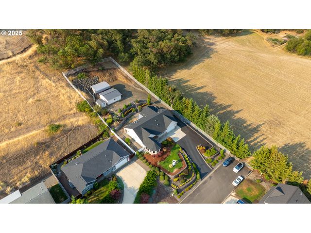 204 RAINBOW RIDGE Ave, Roseburg, OR 97471