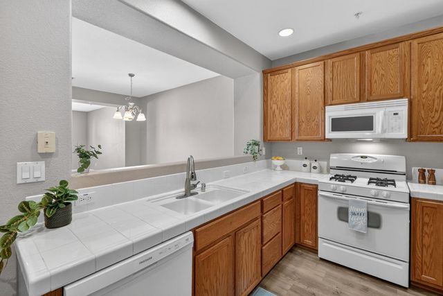 8150 Crystal Walk Cir, Elk Grove, CA 95758