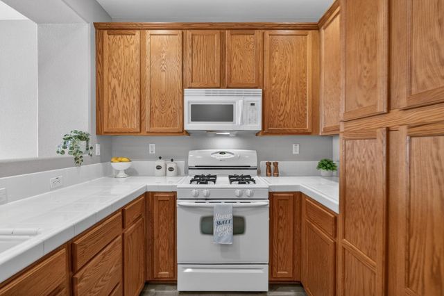 8150 Crystal Walk Cir, Elk Grove, CA 95758