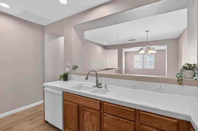 8150 Crystal Walk Cir, Elk Grove, CA 95758