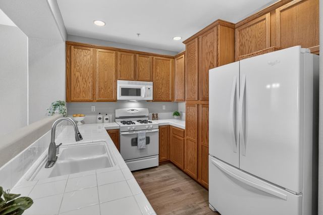 8150 Crystal Walk Cir, Elk Grove, CA 95758