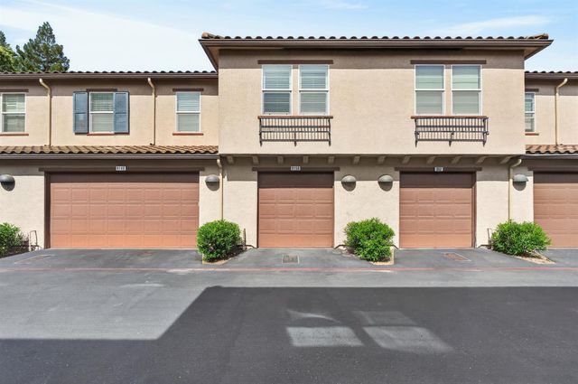 8150 Crystal Walk Cir, Elk Grove, CA 95758