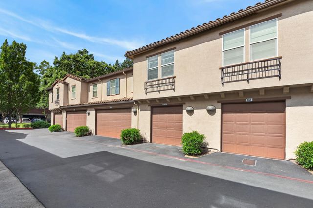 8150 Crystal Walk Cir, Elk Grove, CA 95758