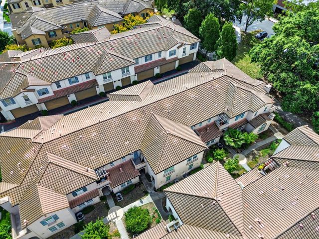 8150 Crystal Walk Cir, Elk Grove, CA 95758