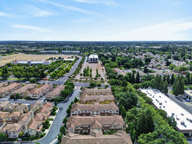 8150 Crystal Walk Cir, Elk Grove, CA 95758