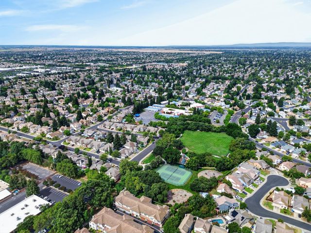 8150 Crystal Walk Cir, Elk Grove, CA 95758
