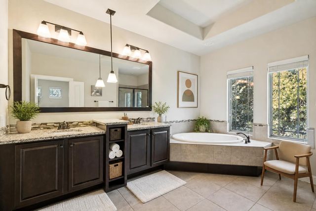 1017 Brook Hollow Drive, Euless, TX 76039