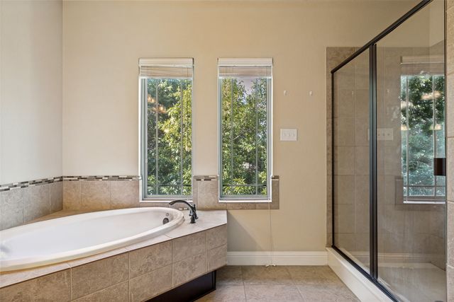 1017 Brook Hollow Drive, Euless, TX 76039