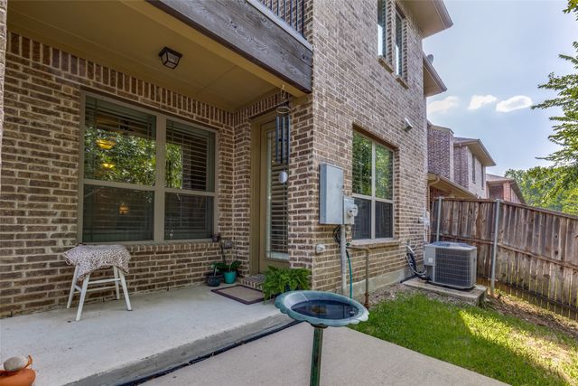 1017 Brook Hollow Drive, Euless, TX 76039
