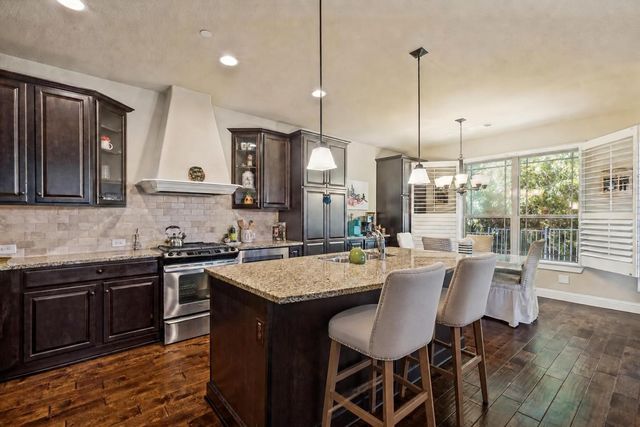 1017 Brook Hollow Drive, Euless, TX 76039
