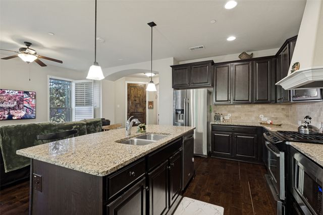1017 Brook Hollow Drive, Euless, TX 76039