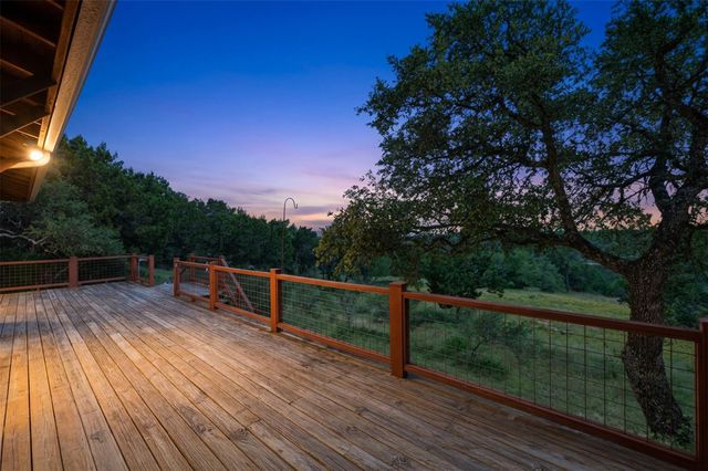 700 Skyline Ridge Lookout DR, Wimberley, TX 78676