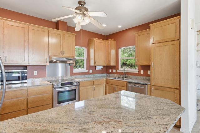 700 Skyline Ridge Lookout DR, Wimberley, TX 78676
