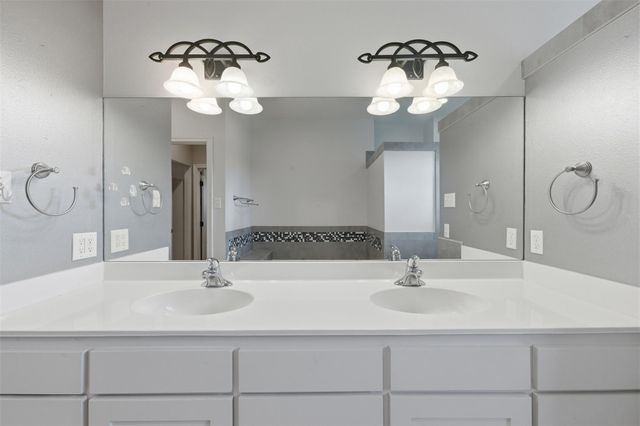 700 Skyline Ridge Lookout DR, Wimberley, TX 78676