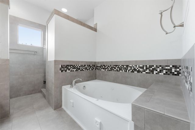 700 Skyline Ridge Lookout DR, Wimberley, TX 78676
