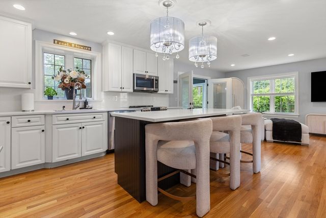 86 Shallow Pond Lane, Plymouth, MA 02360