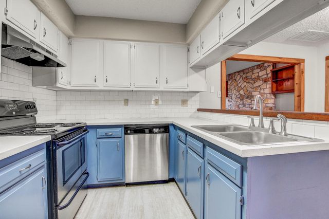 104 S Laurelwood DR B, Austin, TX 78733
