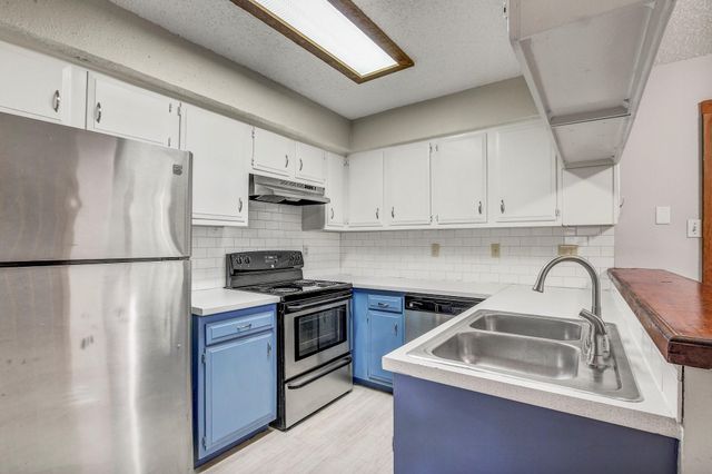 104 S Laurelwood DR B, Austin, TX 78733