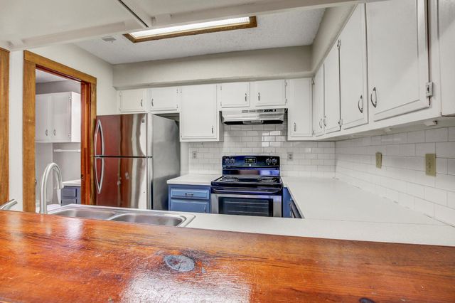 104 S Laurelwood DR B, Austin, TX 78733