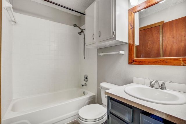 104 S Laurelwood DR B, Austin, TX 78733