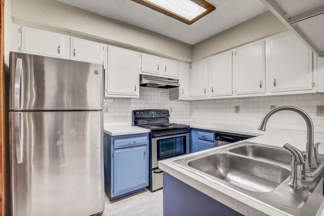 104 S Laurelwood DR B, Austin, TX 78733