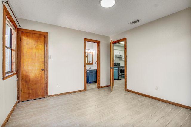 104 S Laurelwood DR B, Austin, TX 78733