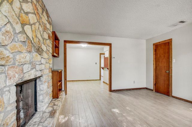 104 S Laurelwood DR B, Austin, TX 78733