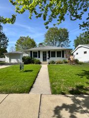 219 River Drive, Dekalb, IL 60115