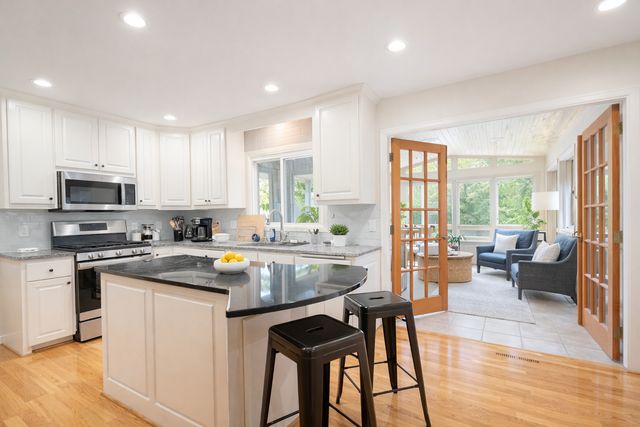 9130 Flyway Circle, Eden Prairie, MN 55347