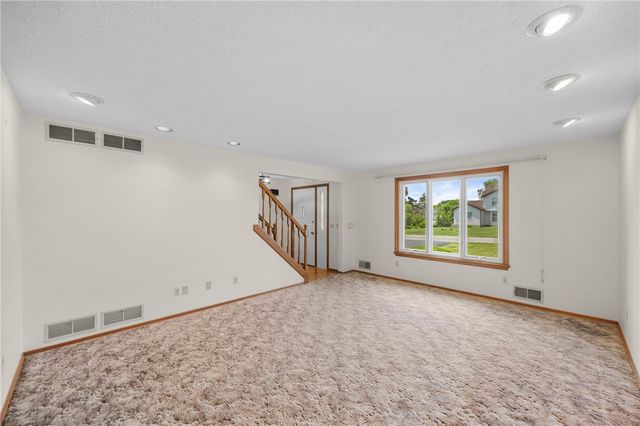 12 Forest Meadow Trail, Ogden, NY 14624