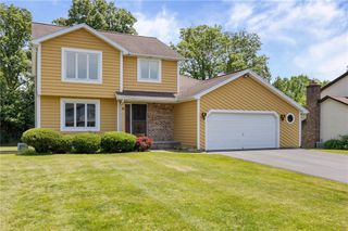 12 Forest Meadow Trail, Ogden, NY 14624