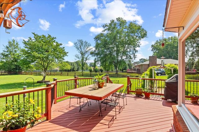 804 Twelve Oaks Rd, Tullahoma, TN 37388
