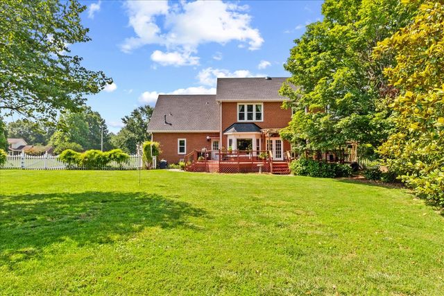 804 Twelve Oaks Rd, Tullahoma, TN 37388