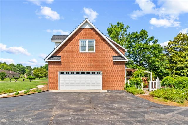 804 Twelve Oaks Rd, Tullahoma, TN 37388