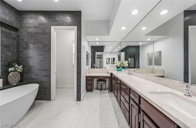11846 WATERFORD CASTLE Court, Las Vegas, NV 89141