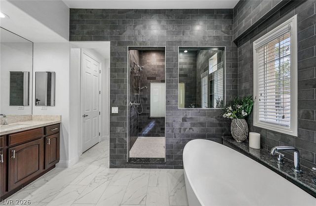 11846 WATERFORD CASTLE Court, Las Vegas, NV 89141