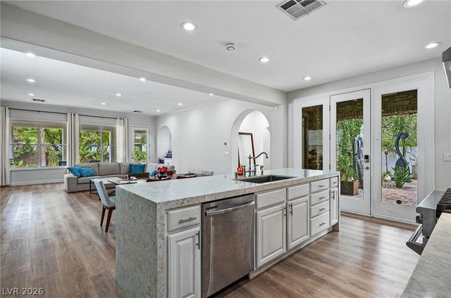 11846 WATERFORD CASTLE Court, Las Vegas, NV 89141