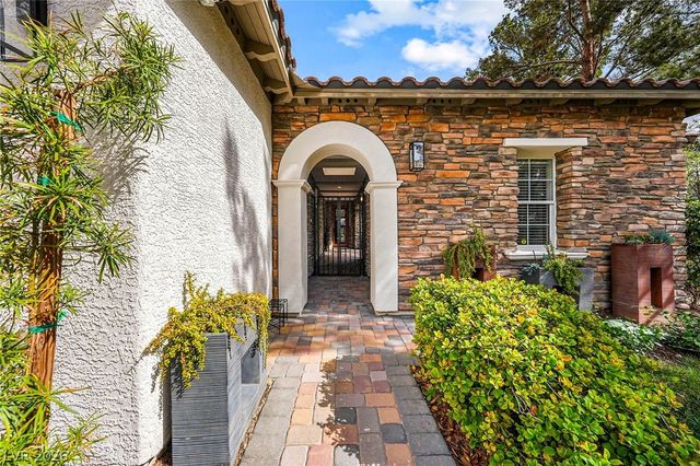 11846 WATERFORD CASTLE Court, Las Vegas, NV 89141